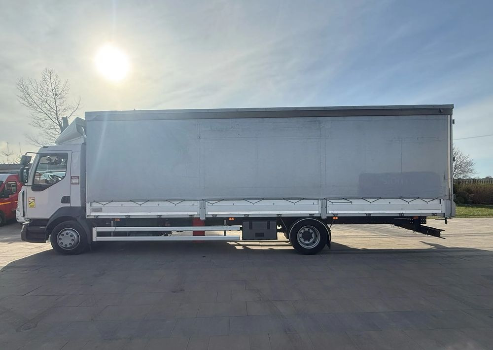 Renault D12 - Plachtový nákladní auto: obrázek 5 Renault D12 - Plachtový nákladní auto: obrázek 5