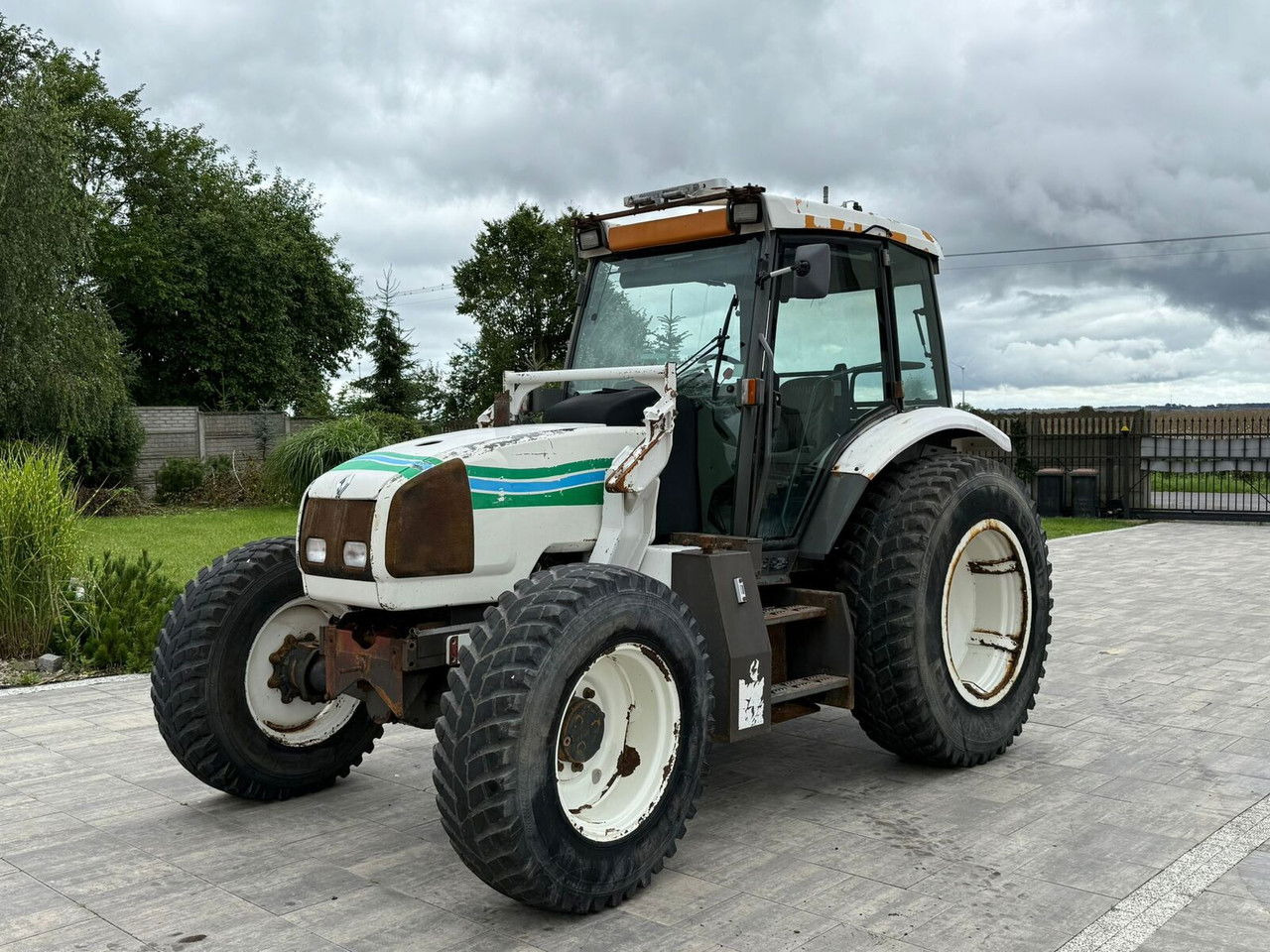Renault Ergos 100 - Traktor: obrázek 3 Renault Ergos 100 - Traktor: obrázek 3