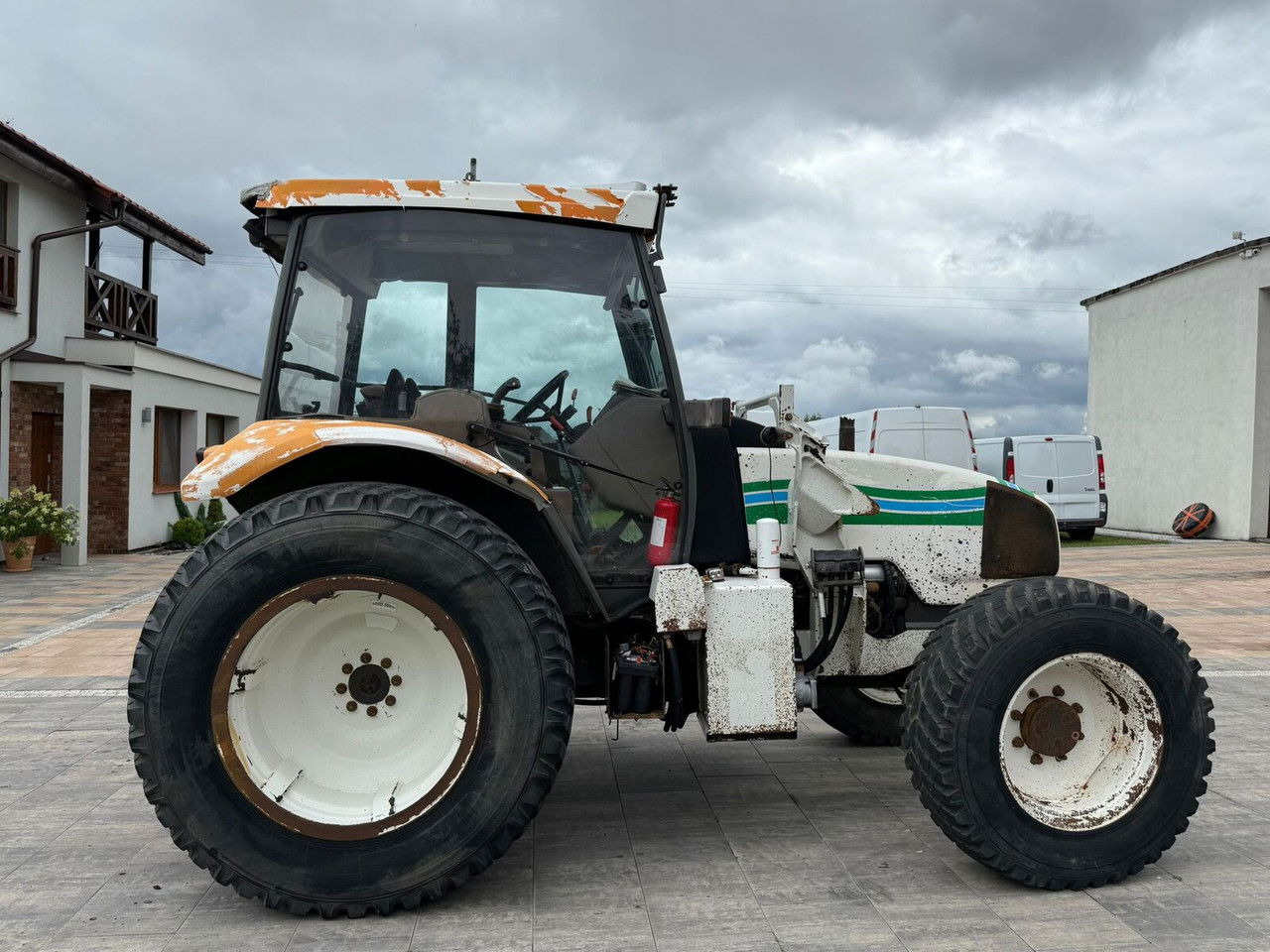 Renault Ergos 100 - Traktor: obrázek 4 Renault Ergos 100 - Traktor: obrázek 4