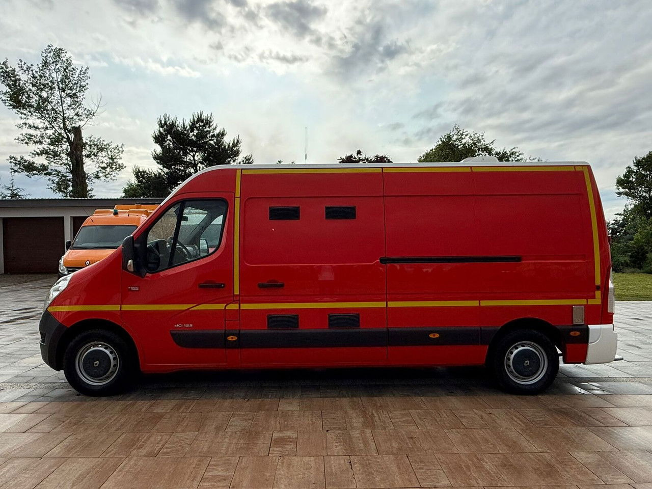 Renault Master 2016 Rok Ambulans Karetka Pogotowie - Pohotovostní vůz: obrázek 5 Renault Master 2016 Rok Ambulans Karetka Pogotowie - Pohotovostní vůz: obrázek 5