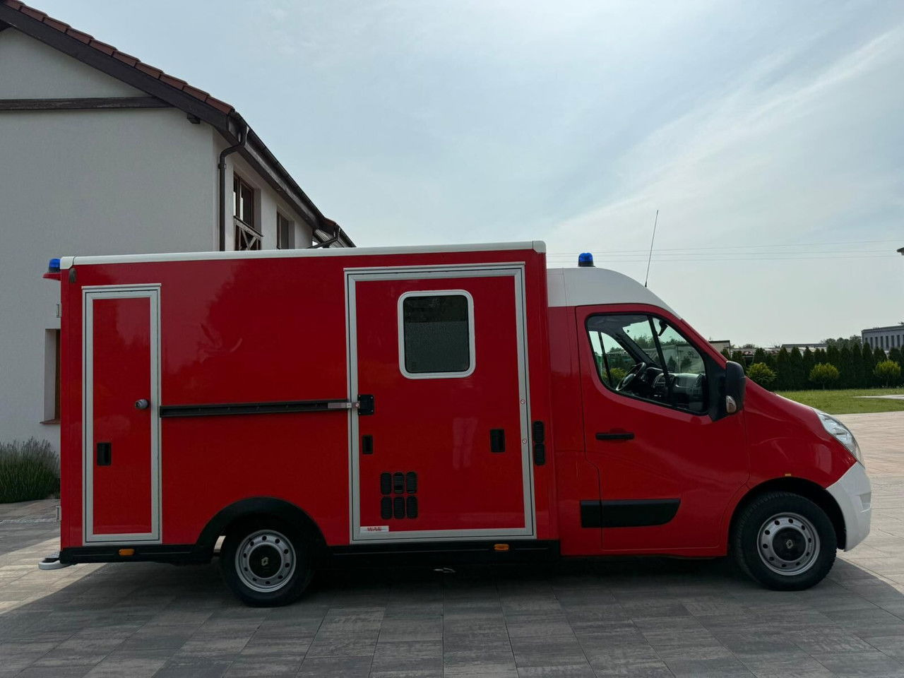 Renault Master Karetka Ambulans pogotowie kontenerowe - Pohotovostní vůz: obrázek 4 Renault Master Karetka Ambulans pogotowie kontenerowe - Pohotovostní vůz: obrázek 4