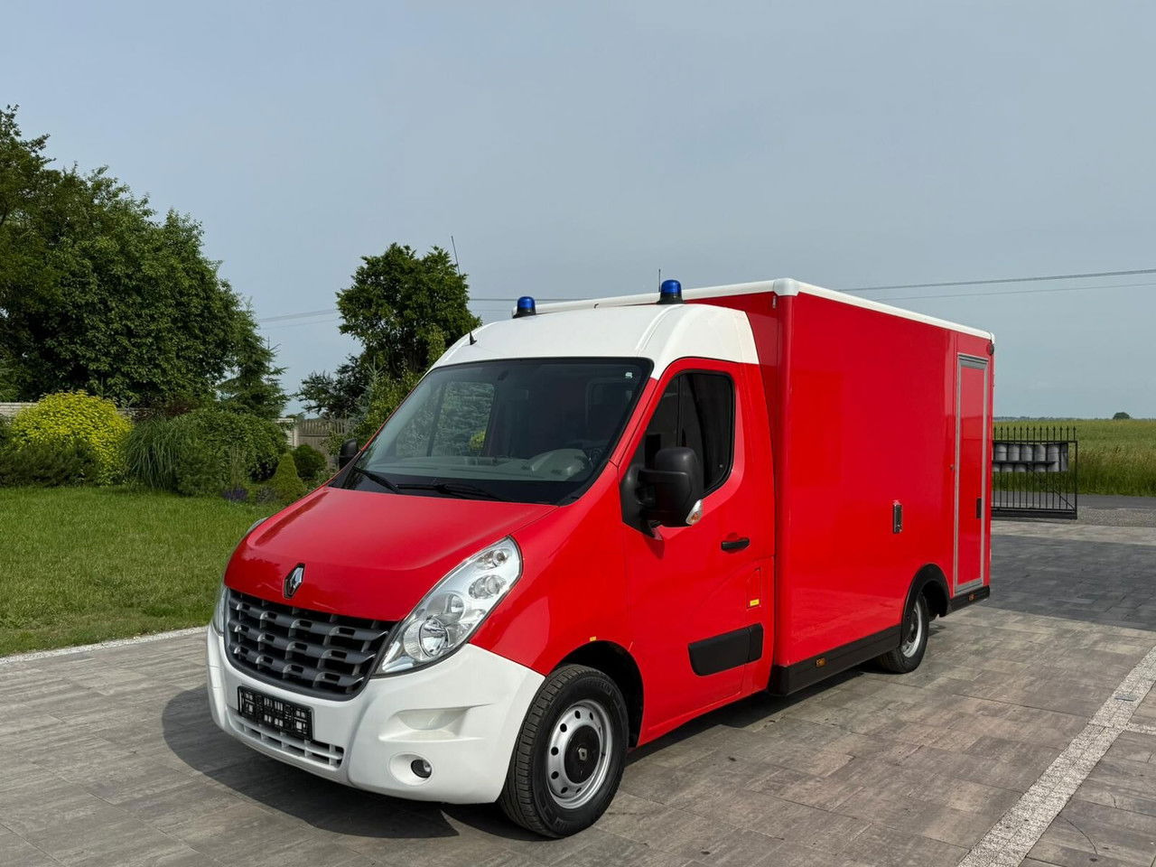 Renault Master Karetka Ambulans pogotowie kontenerowe - Pohotovostní vůz: obrázek 3 Renault Master Karetka Ambulans pogotowie kontenerowe - Pohotovostní vůz: obrázek 3