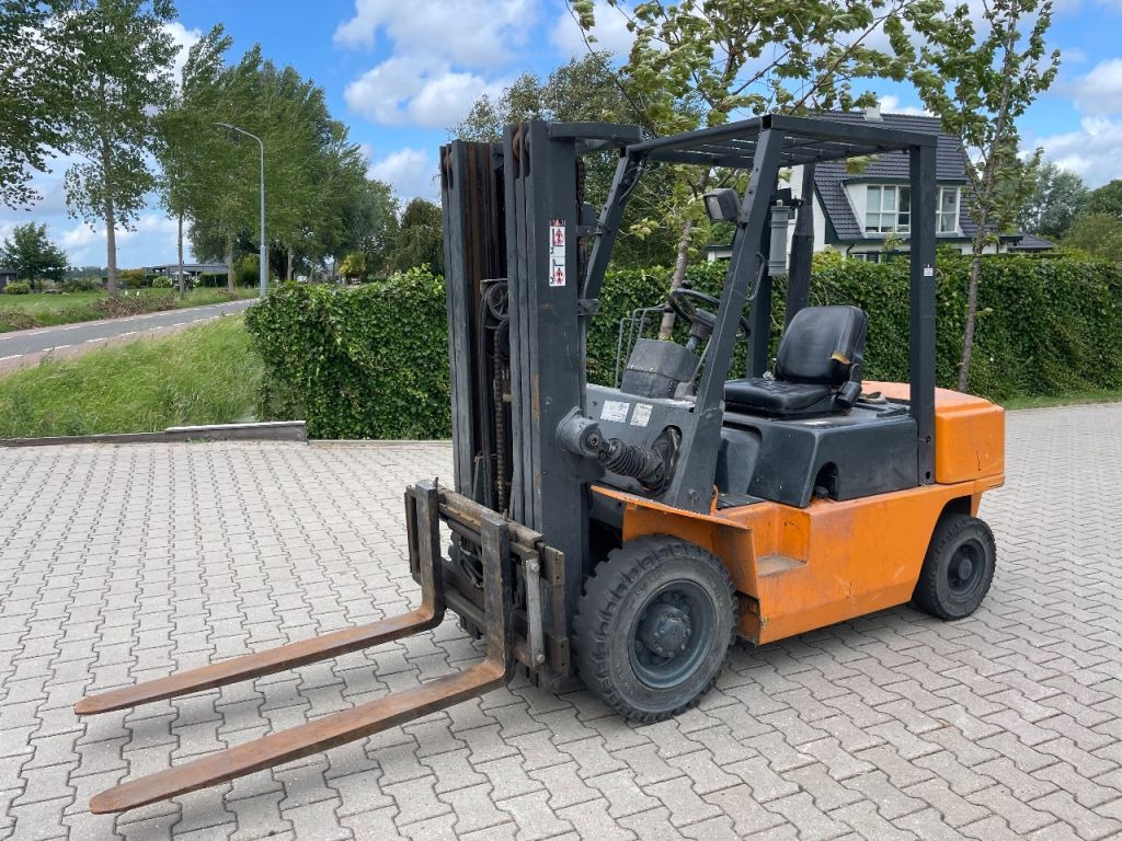 Nissan FJ02A25U 2.5 ton diesel triplo freelift heftruck - Vysokozdvižný vozík: obrázek 1 Nissan FJ02A25U 2.5 ton diesel triplo freelift heftruck - Vysokozdvižný vozík: obrázek 1
