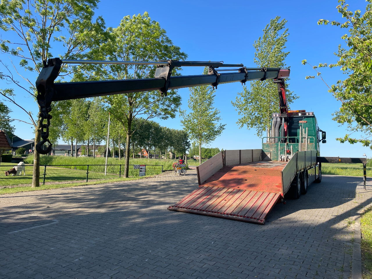 Auto s hydraulickou rukou Volvo FH 13.500 HMF 2420 K5 crane, winch, and extendable deck: obrázek 14