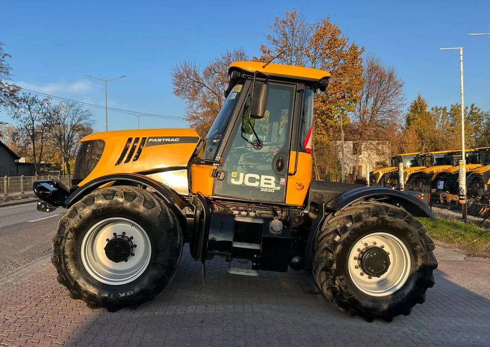 JCB Fastrac 3230 Xtra - Traktor: obrázek 2 JCB Fastrac 3230 Xtra - Traktor: obrázek 2