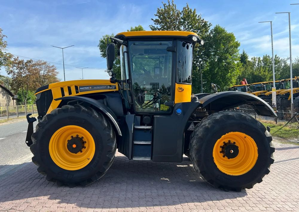 JCB Fastrac 4220 - Traktor: obrázek 2 JCB Fastrac 4220 - Traktor: obrázek 2