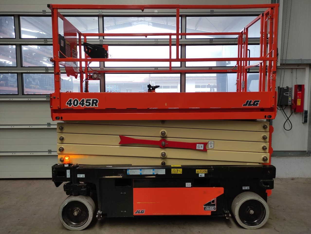 JLG 4045R - Nůžková plošina: obrázek 1 JLG 4045R - Nůžková plošina: obrázek 1
