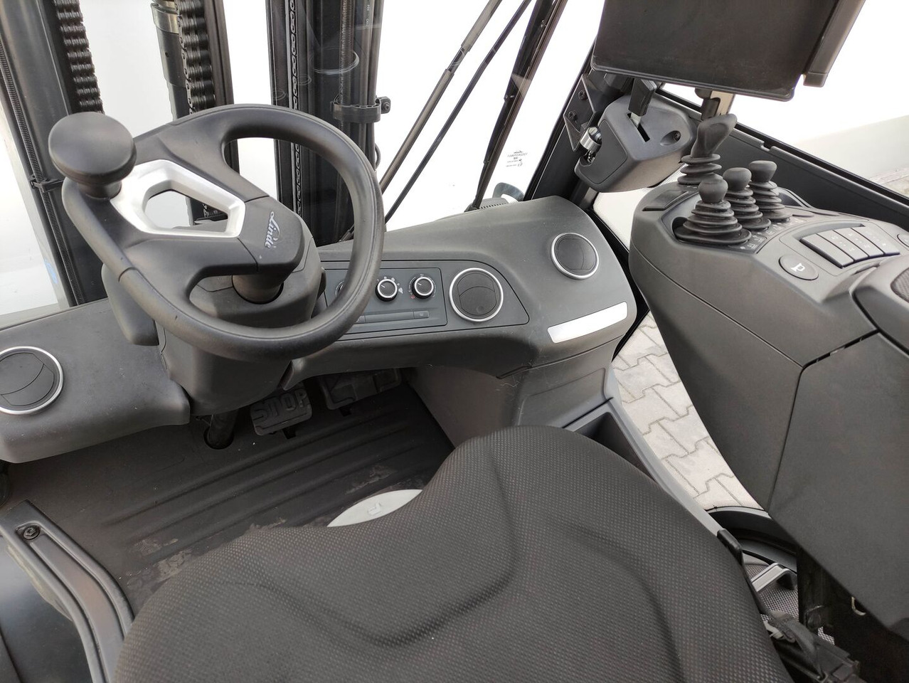 Linde H35D-01-120 (LACK NEU) - Dieselový vysokozdvižný vozík: obrázek 5 Linde H35D-01-120 (LACK NEU) - Dieselový vysokozdvižný vozík: obrázek 5