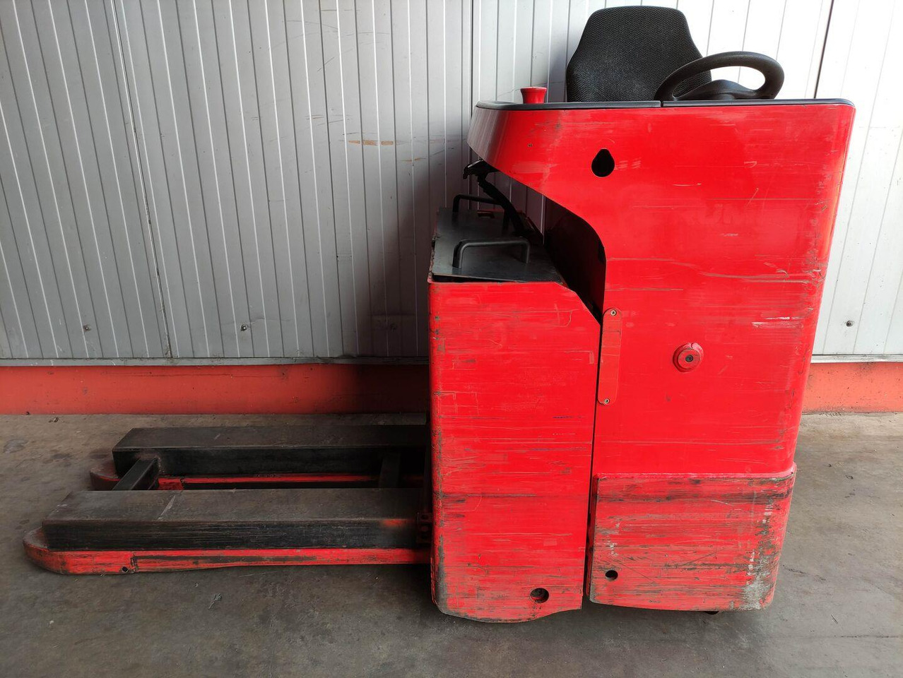 Linde T20R (mit Sitz) - Paletový vozík: obrázek 1 Linde T20R (mit Sitz) - Paletový vozík: obrázek 1