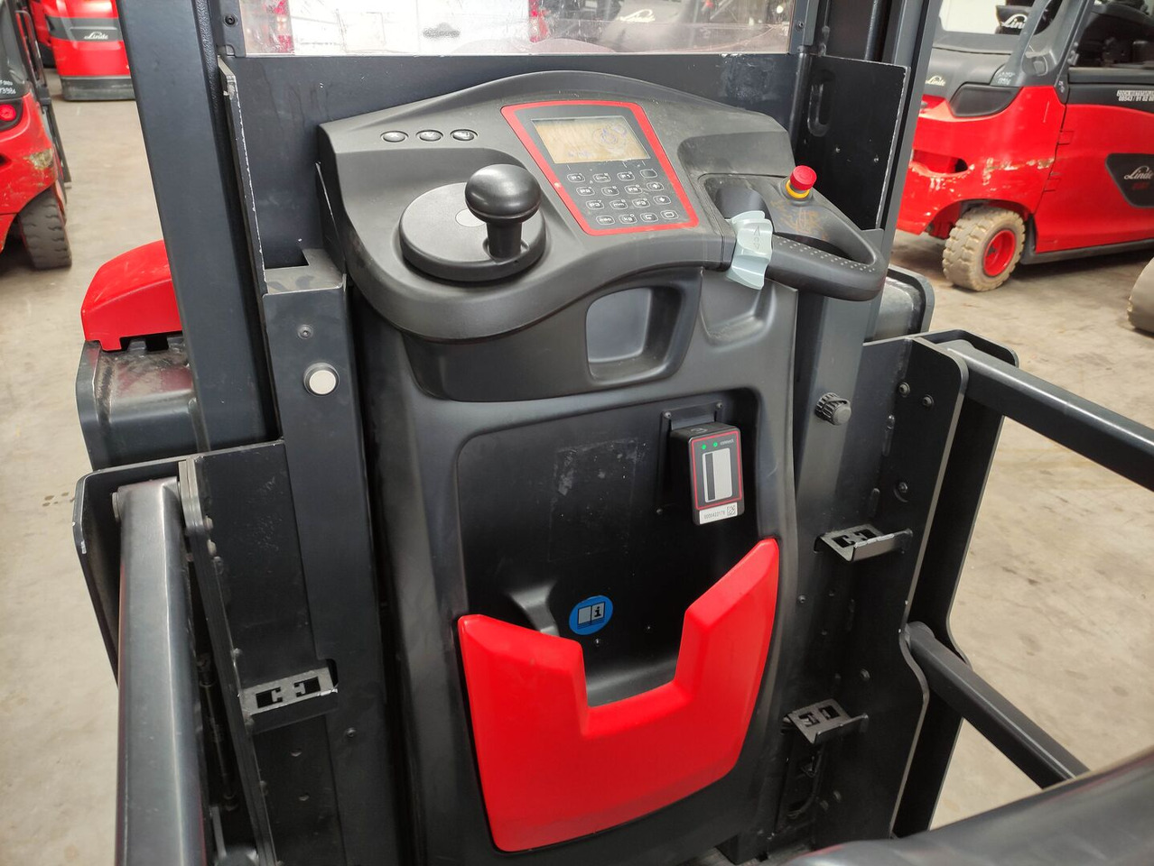 Linde V10-02 - Vychystávací vozík: obrázek 5 Linde V10-02 - Vychystávací vozík: obrázek 5