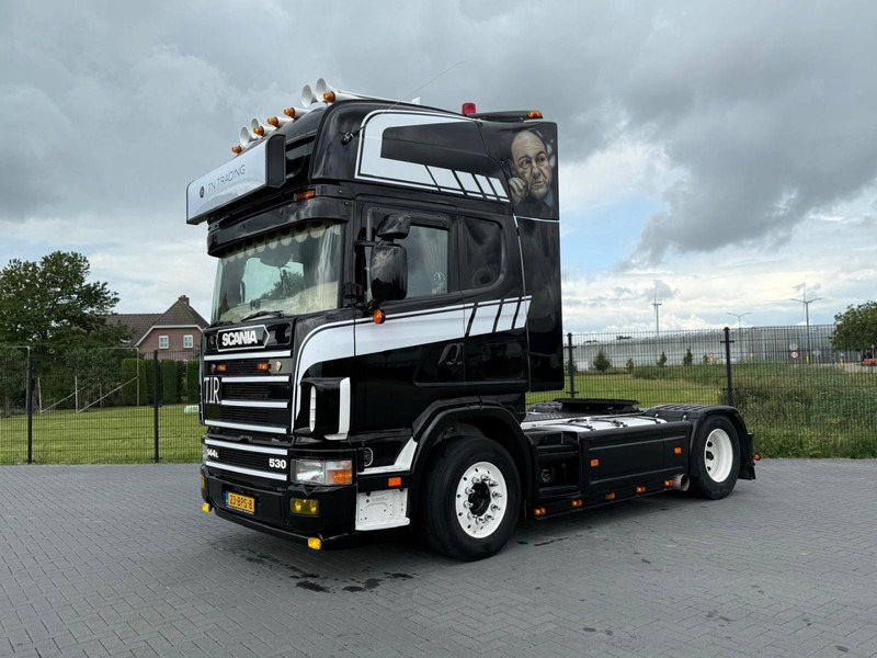 Scania R 144 530 SHOW TRUCK, INTERIEUR, OPEN UITLAAT, HOBBY, TOP. - Tahač: obrázek 2 Scania R 144 530 SHOW TRUCK, INTERIEUR, OPEN UITLAAT, HOBBY, TOP. - Tahač: obrázek 2