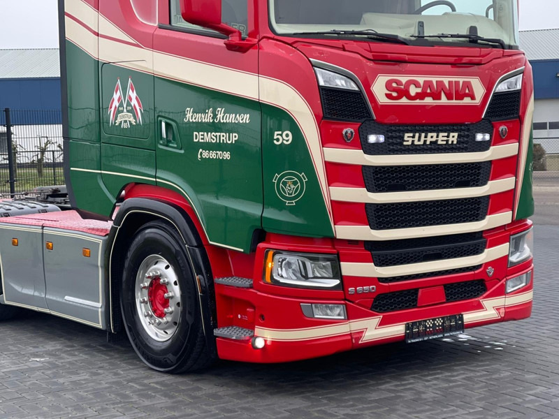 Scania S 650 SHOW TRUCK, FULL AIR, MOTOR BRAKE, PTO/HYDRAULIC. - Tahač: obrázek 4 Scania S 650 SHOW TRUCK, FULL AIR, MOTOR BRAKE, PTO/HYDRAULIC. - Tahač: obrázek 4