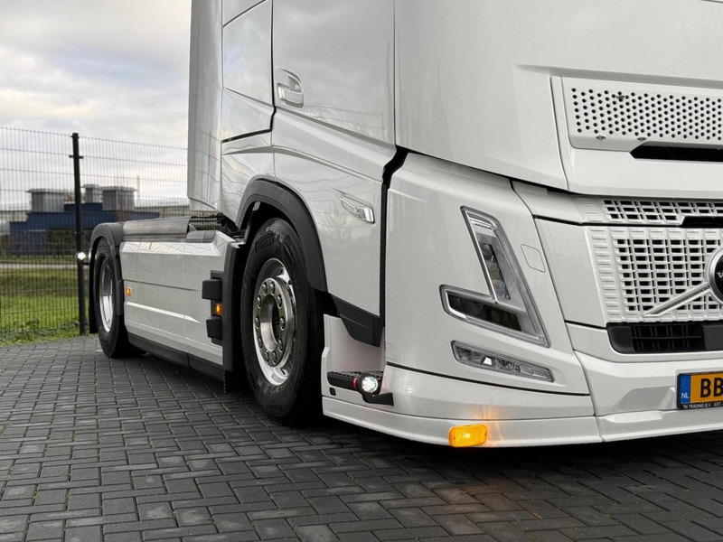 Volvo FH 13.460XL NEW, FULL AIR, ALCOA, HYDRAULIC, XL, SHOW, FULL. - Tahač: obrázek 5 Volvo FH 13.460XL NEW, FULL AIR, ALCOA, HYDRAULIC, XL, SHOW, FULL. - Tahač: obrázek 5