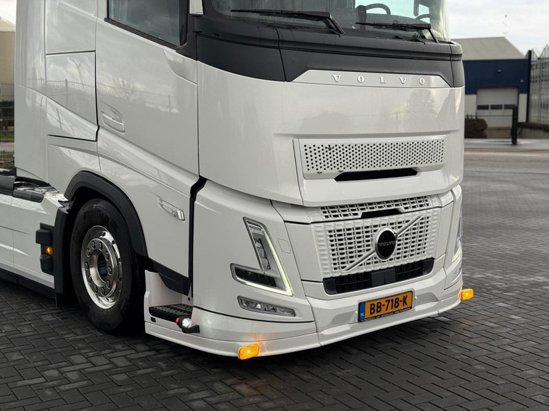 Volvo FH 13.460XL NEW, FULL AIR, ALCOA, HYDRAULIC, XL, SHOW, FULL. - Tahač: obrázek 4 Volvo FH 13.460XL NEW, FULL AIR, ALCOA, HYDRAULIC, XL, SHOW, FULL. - Tahač: obrázek 4
