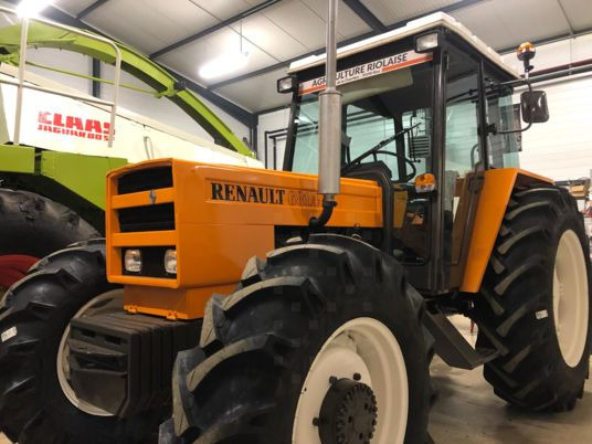 Renault 681-4S Tracteur - Traktor: obrázek 2 Renault 681-4S Tracteur - Traktor: obrázek 2