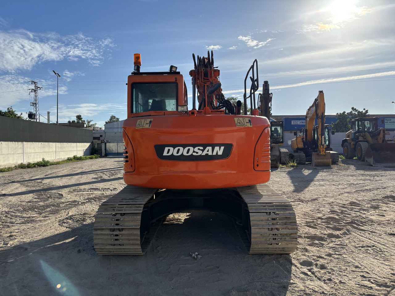 DOOSAN DX140-3 - Pásové rýpadlo: obrázek 4 DOOSAN DX140-3 - Pásové rýpadlo: obrázek 4