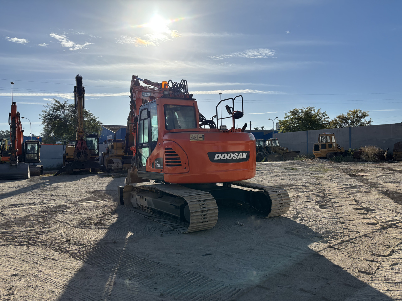 DOOSAN DX140-3 - Pásové rýpadlo: obrázek 3 DOOSAN DX140-3 - Pásové rýpadlo: obrázek 3