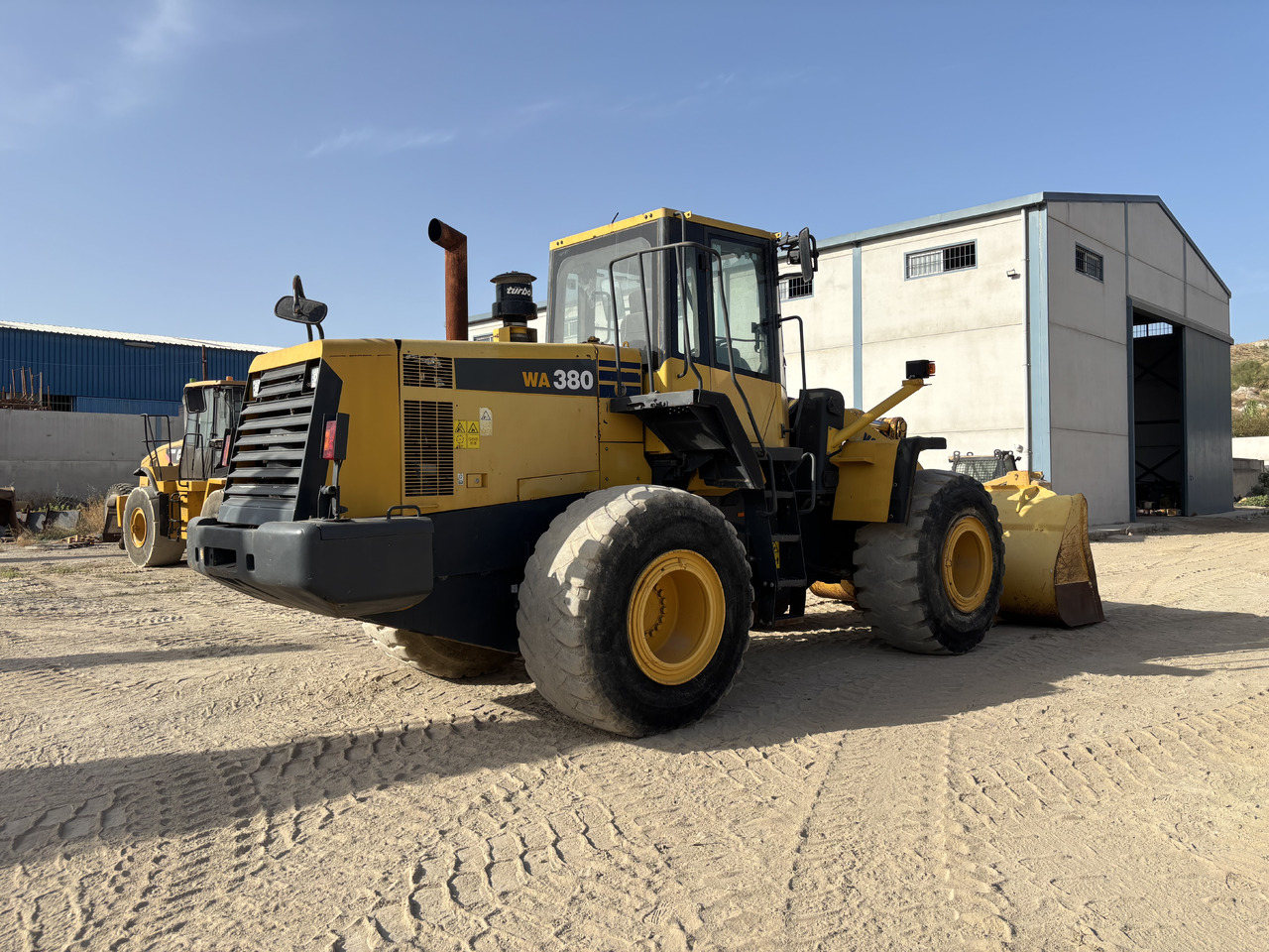 KOMATSU WA380-6 - Nakladač: obrázek 5 KOMATSU WA380-6 - Nakladač: obrázek 5
