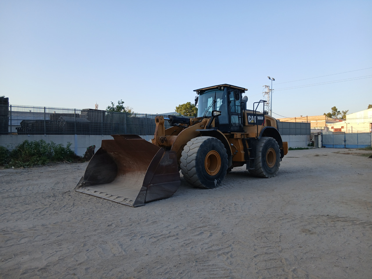Caterpillar 966M - Stavební technika: obrázek 1 Caterpillar 966M - Stavební technika: obrázek 1