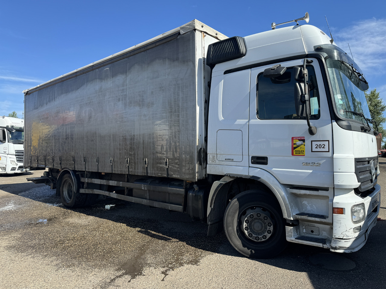 MERCEDES-BENZ ACTROS 1832 - Plachtový nákladní auto: obrázek 1 MERCEDES-BENZ ACTROS 1832 - Plachtový nákladní auto: obrázek 1