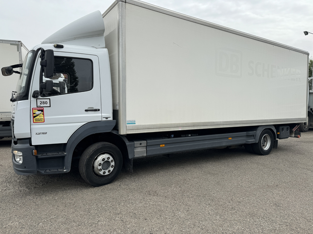 MERCEDES-BENZ ATEGO 1218 - Skříňový nákladní auto: obrázek 2 MERCEDES-BENZ ATEGO 1218 - Skříňový nákladní auto: obrázek 2
