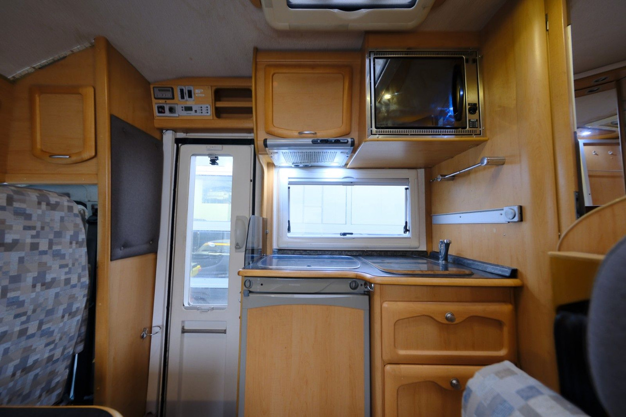Polointegrovaný obytný vůz Frankia T 650 BD/Festbett/Garage/Solar/Markise Frankia T 650 BD/Festbett/Garage/Solar/Markise: obrázek 17