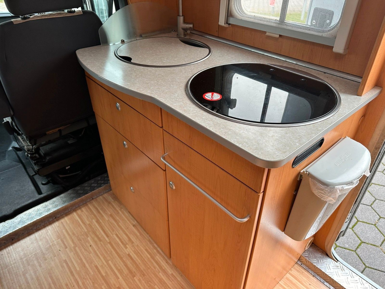 Polointegrovaný obytný vůz HYMER / ERIBA / HYMERCAR TRAMP T 572 CL/Festbett/Klima/Markise HYMER / ERIBA / HYMERCAR TRAMP T 572 CL/Festbett/Klima/Markise: obrázek 26