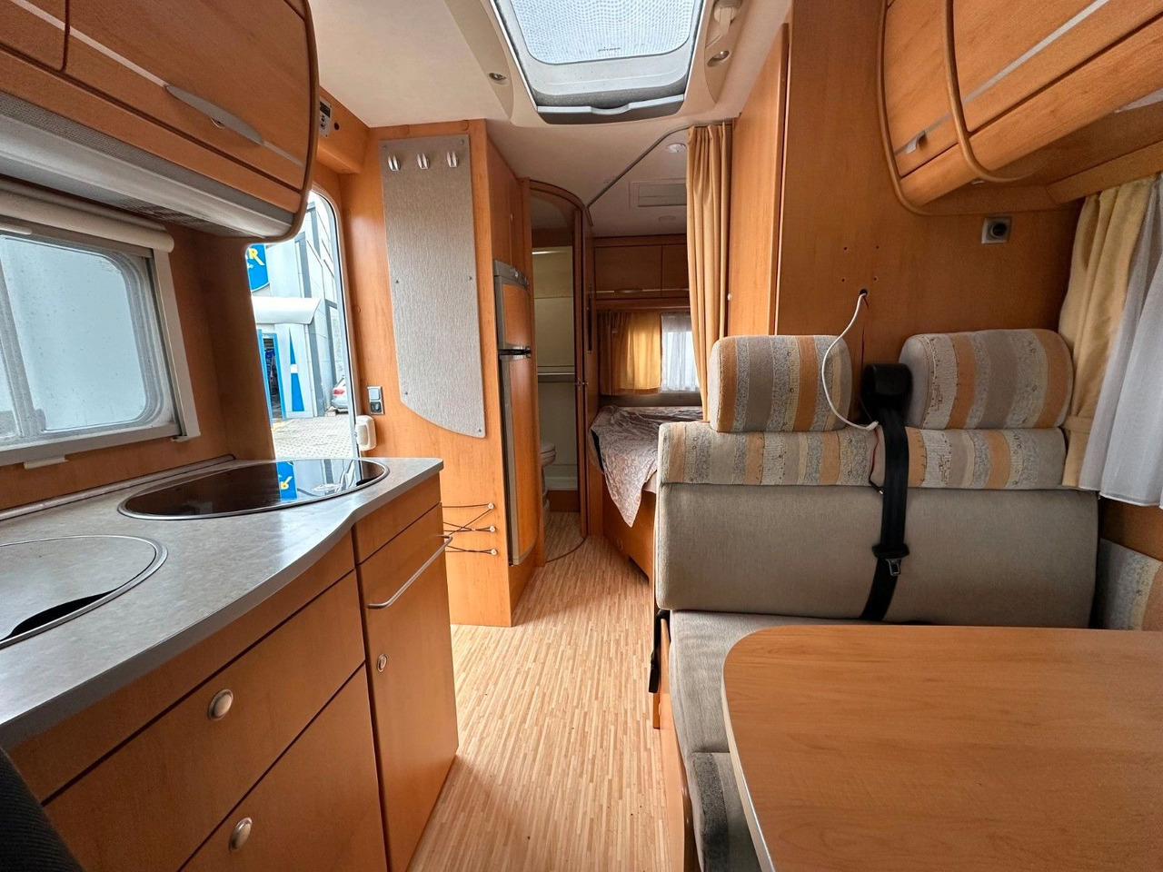 Polointegrovaný obytný vůz HYMER / ERIBA / HYMERCAR TRAMP T 572 CL/Festbett/Klima/Markise HYMER / ERIBA / HYMERCAR TRAMP T 572 CL/Festbett/Klima/Markise: obrázek 25