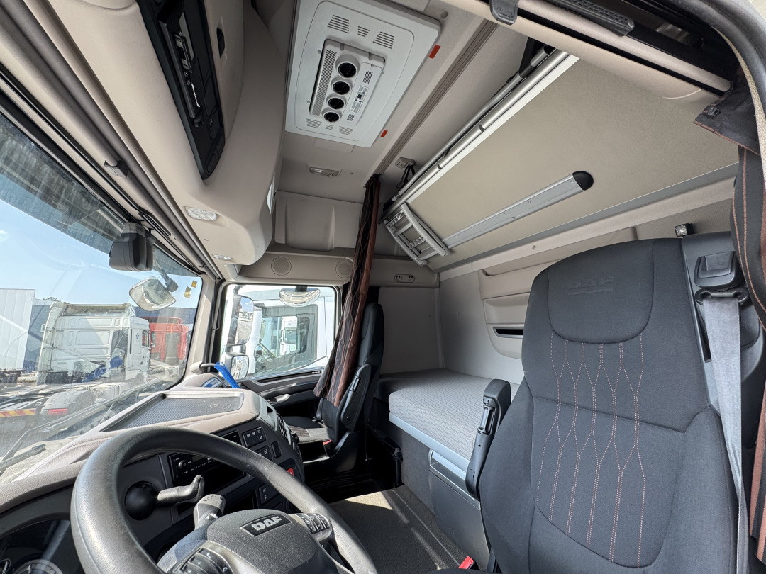 DAF XF 530 Super Space Cab - Tahač: obrázek 5 DAF XF 530 Super Space Cab - Tahač: obrázek 5