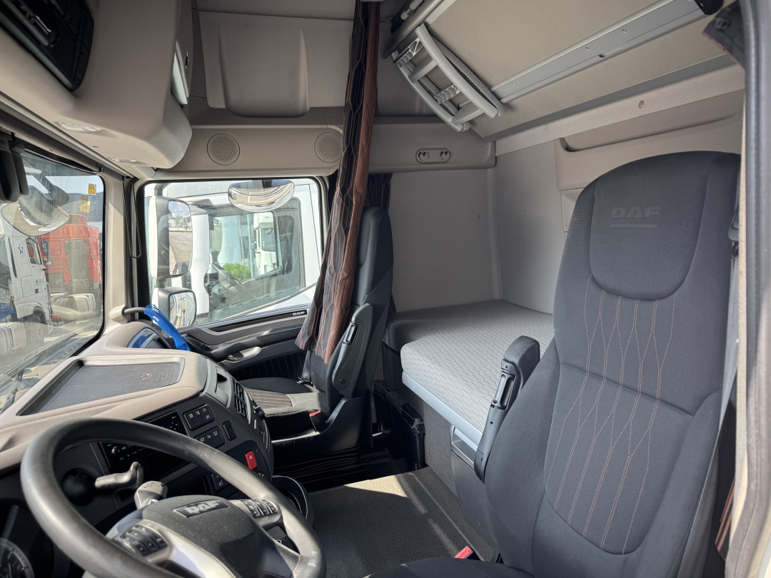 DAF XF 530 Super Space Cab - Tahač: obrázek 4 DAF XF 530 Super Space Cab - Tahač: obrázek 4