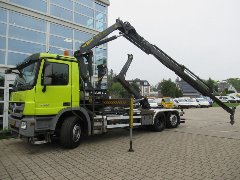 Mercedes-Benz Actros 2532 LTNLA 6X2 Hooklift + Crane, Haak - Kraan - Hákový nosič kontejnerů, Auto s hydraulickou rukou: obrázek 2 Mercedes-Benz Actros 2532 LTNLA 6X2 Hooklift + Crane, Haak - Kraan - Hákový nosič kontejnerů, Auto s hydraulickou rukou: obrázek 2