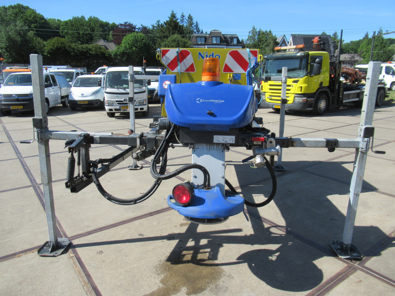 NIDO Stratos B08L-24 PCLN-350 Roto-power 0,8m3 + 350L Salzstreuer Saltspreader - Sypač písku/ Soli: obrázek 5 NIDO Stratos B08L-24 PCLN-350 Roto-power 0,8m3 + 350L Salzstreuer Saltspreader - Sypač písku/ Soli: obrázek 5