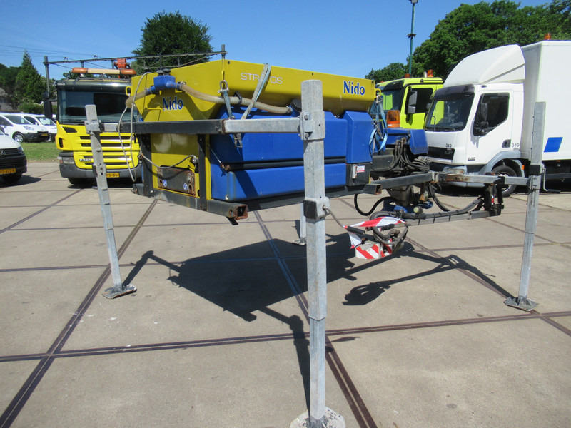 NIDO Stratos B08L-24 PCLN-350 Roto-power 0,8m3 + 350L Salzstreuer Saltspreader - Sypač písku/ Soli: obrázek 2 NIDO Stratos B08L-24 PCLN-350 Roto-power 0,8m3 + 350L Salzstreuer Saltspreader - Sypač písku/ Soli: obrázek 2