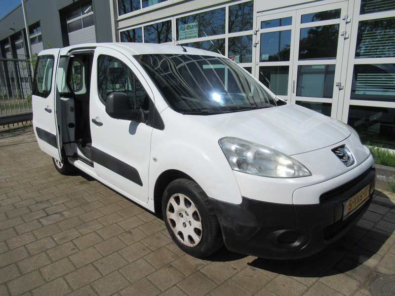 Peugeot Partner 122 1.6 HDI L1XT Pro+ AIRCO 3-Zitpl./Seats - Malá dodávka: obrázek 5 Peugeot Partner 122 1.6 HDI L1XT Pro+ AIRCO 3-Zitpl./Seats - Malá dodávka: obrázek 5