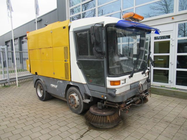 Ravo 5002 580 80km/h - Zametací vůz: obrázek 4 Ravo 5002 580 80km/h - Zametací vůz: obrázek 4