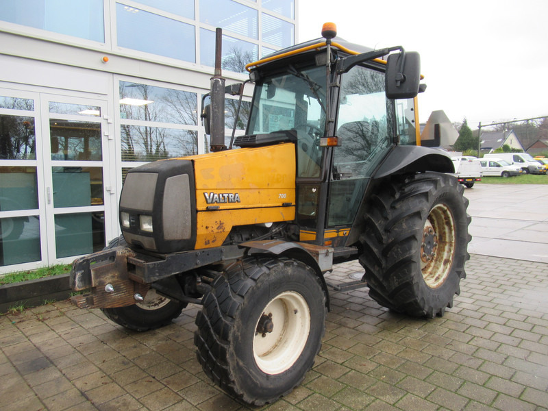 Valtra 700 4x2 VALMET - Traktor: obrázek 3 Valtra 700 4x2 VALMET - Traktor: obrázek 3