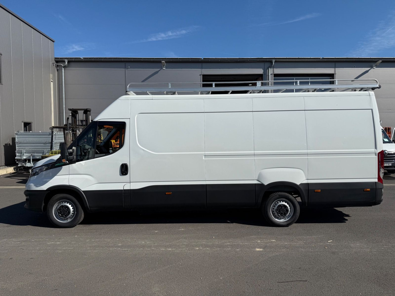 Iveco Daily 35S14 Maxi/CNG/2.700km!/Ahk/LIKE NEW! - Furgon: obrázek 4 Iveco Daily 35S14 Maxi/CNG/2.700km!/Ahk/LIKE NEW! - Furgon: obrázek 4