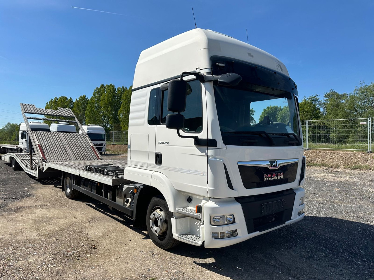 MAN 8.250 TGL*4x L1H1*XLX Kabine*VDI2700*TOP* - Přepravník automobilů: obrázek 2 MAN 8.250 TGL*4x L1H1*XLX Kabine*VDI2700*TOP* - Přepravník automobilů: obrázek 2