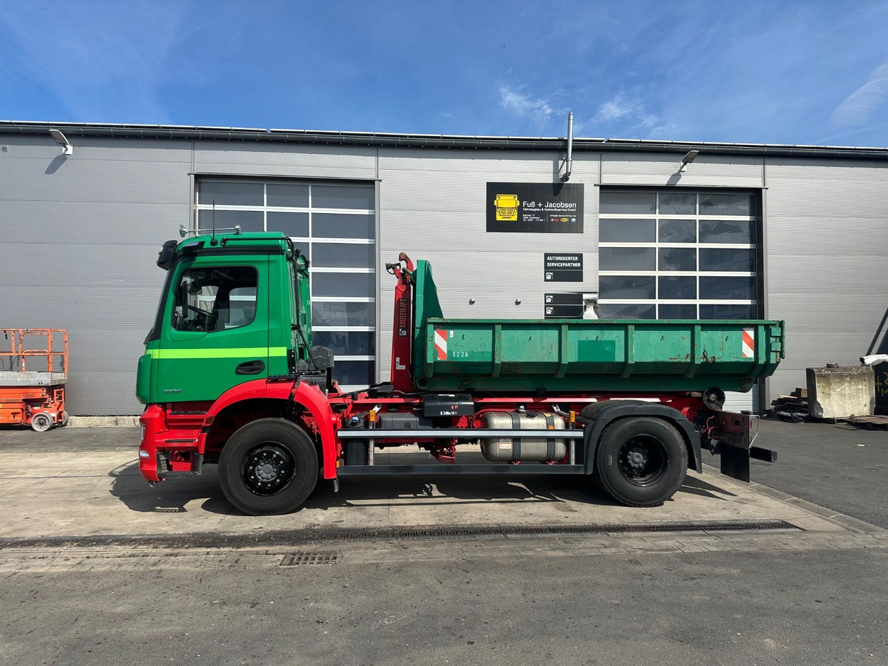 Mercedes-Benz Arocs 1836/10,7L/Hiab Ultima 14S/4x2/Autom. - Hákový nosič kontejnerů: obrázek 2 Mercedes-Benz Arocs 1836/10,7L/Hiab Ultima 14S/4x2/Autom. - Hákový nosič kontejnerů: obrázek 2