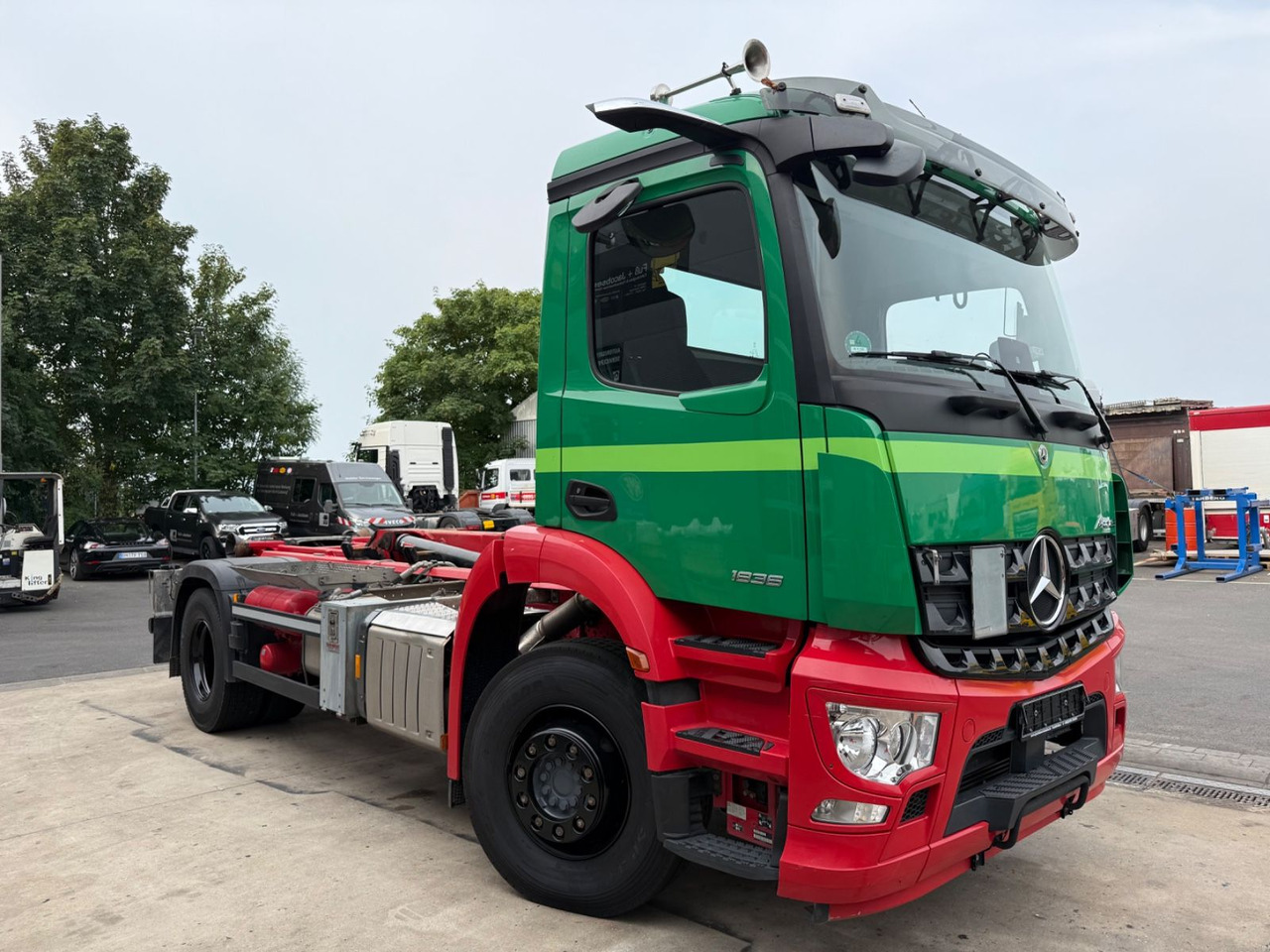 Mercedes-Benz Arocs 1836/10,7L/Hiab Ultima 14S/4x2/Autom./Top - Hákový nosič kontejnerů: obrázek 4 Mercedes-Benz Arocs 1836/10,7L/Hiab Ultima 14S/4x2/Autom./Top - Hákový nosič kontejnerů: obrázek 4