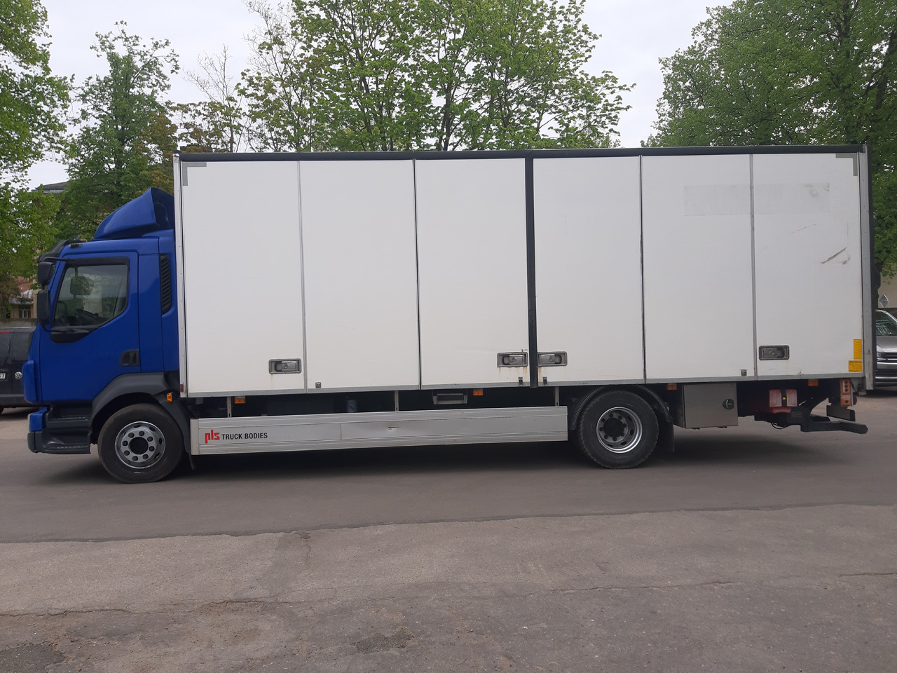 VOLVO FL - Skříňový nákladní auto: obrázek 2 VOLVO FL - Skříňový nákladní auto: obrázek 2