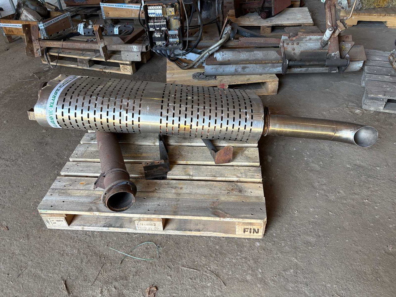 Sisu E model muffler and pipe - Tlumič výfuku pro Nákladní auto: obrázek 2 Sisu E model muffler and pipe - Tlumič výfuku pro Nákladní auto: obrázek 2