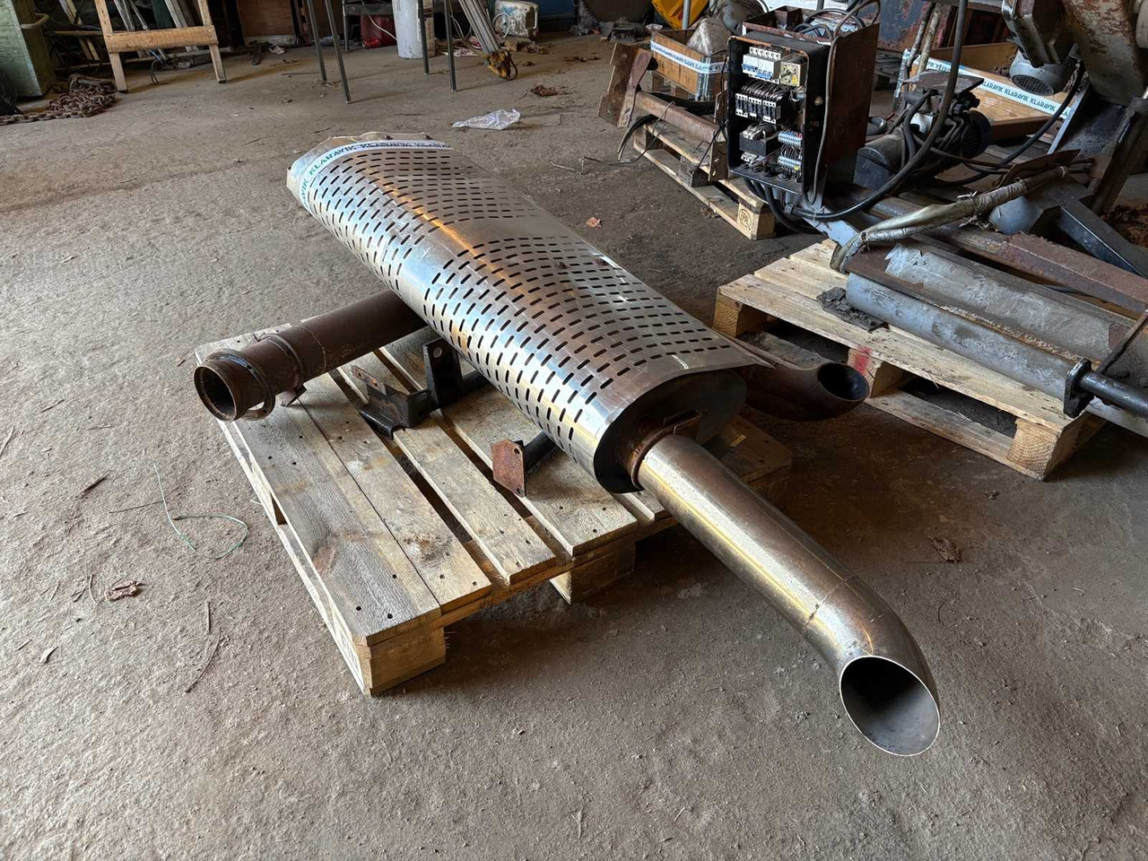 Sisu E model muffler and pipe - Tlumič výfuku pro Nákladní auto: obrázek 3 Sisu E model muffler and pipe - Tlumič výfuku pro Nákladní auto: obrázek 3