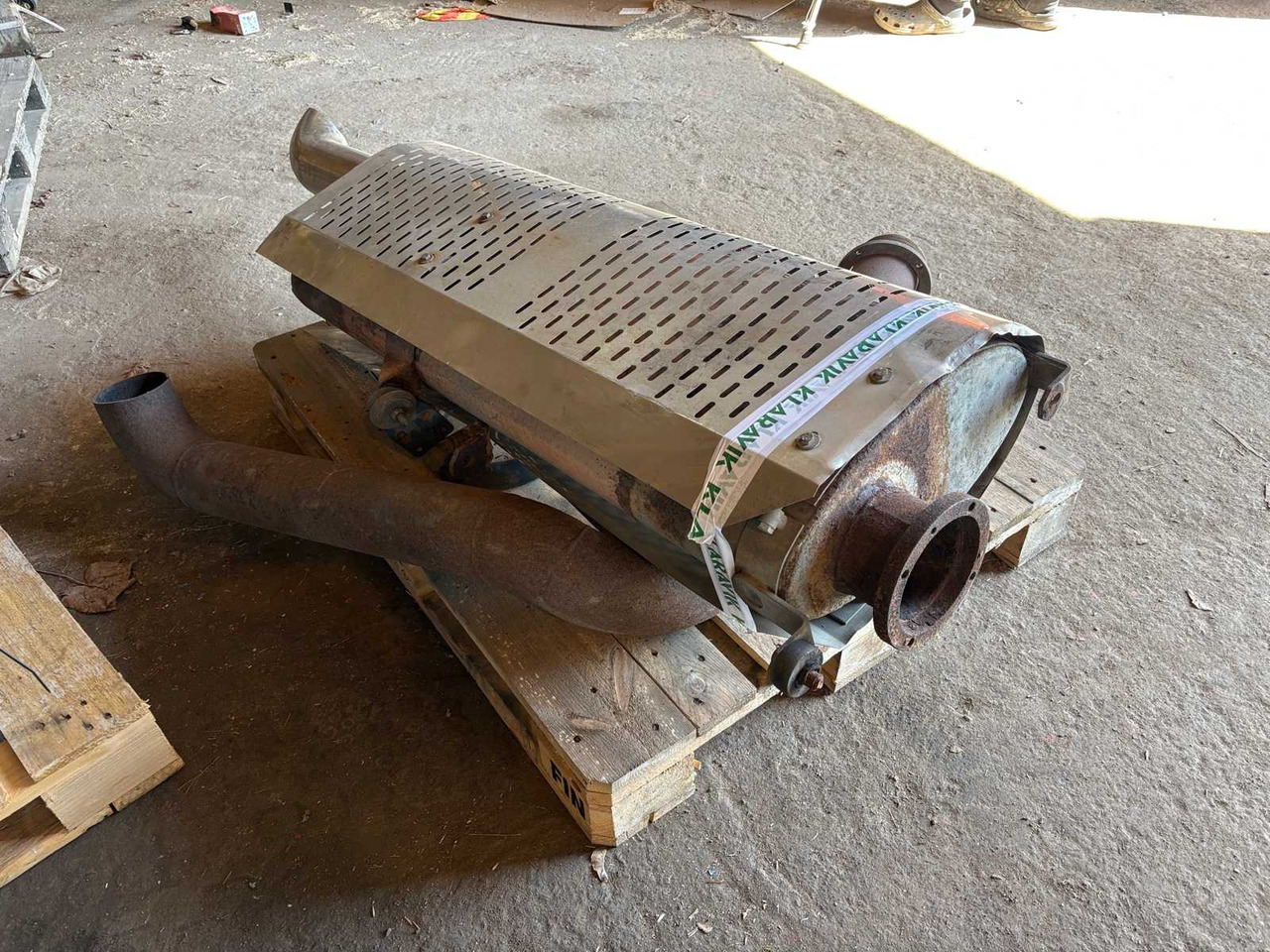 Sisu E model muffler and pipe - Tlumič výfuku pro Nákladní auto: obrázek 5 Sisu E model muffler and pipe - Tlumič výfuku pro Nákladní auto: obrázek 5