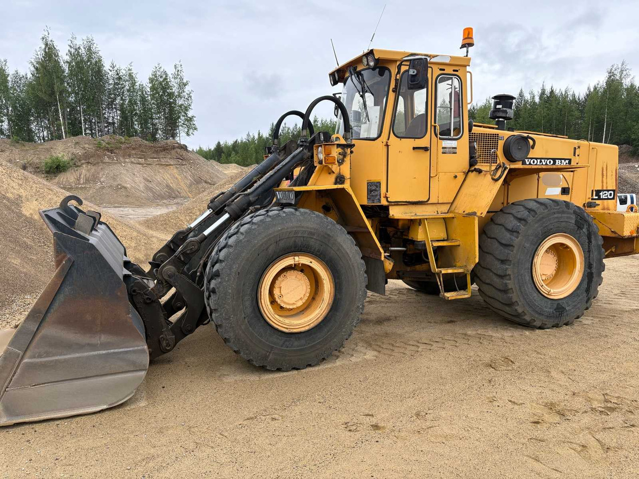 Wheel loader Volvo BM L120 - Kolový nakladač: obrázek 2 Wheel loader Volvo BM L120 - Kolový nakladač: obrázek 2