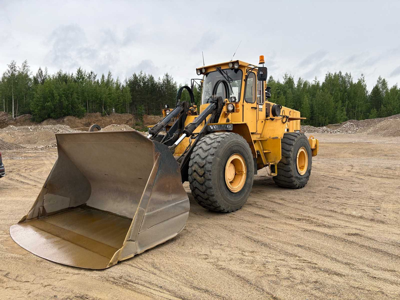 Wheel loader Volvo BM L120 - Kolový nakladač: obrázek 1 Wheel loader Volvo BM L120 - Kolový nakladač: obrázek 1