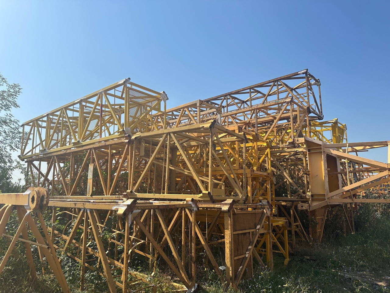 LIEBHERR 120 HC sections 1,8 m x 1,8 m & 256 HC 2,3 m x 2,3 m - Věžový jeřáb: obrázek 1 LIEBHERR 120 HC sections 1,8 m x 1,8 m & 256 HC 2,3 m x 2,3 m - Věžový jeřáb: obrázek 1