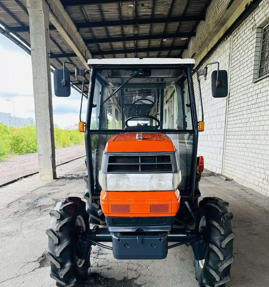 Kubota GL32 - Traktor: obrázek 3 Kubota GL32 - Traktor: obrázek 3