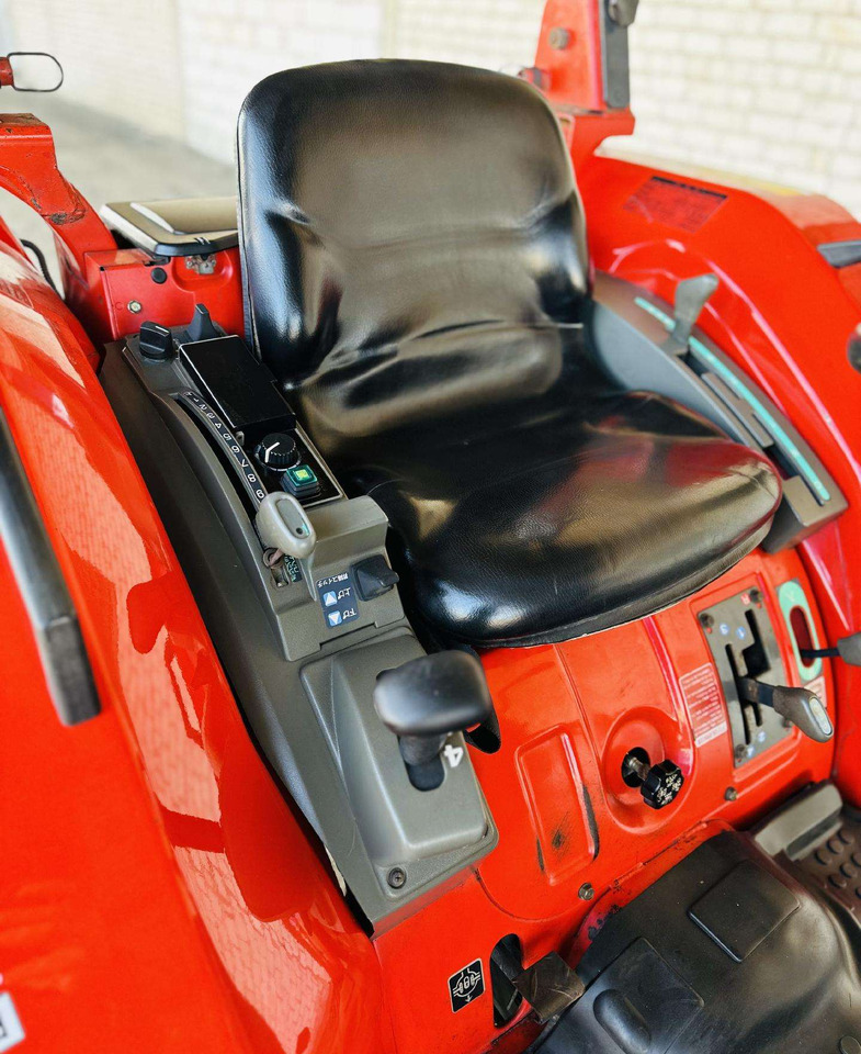 Yanmar AF330 - Traktor: obrázek 5 Yanmar AF330 - Traktor: obrázek 5