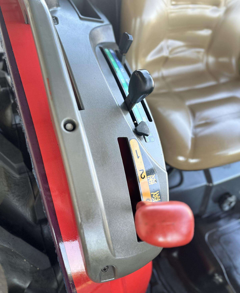Yanmar EF222 - Traktor: obrázek 3 Yanmar EF222 - Traktor: obrázek 3